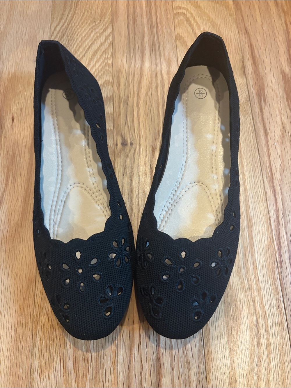Black Women's Laser-Cut Ballet Flats - Unbranded